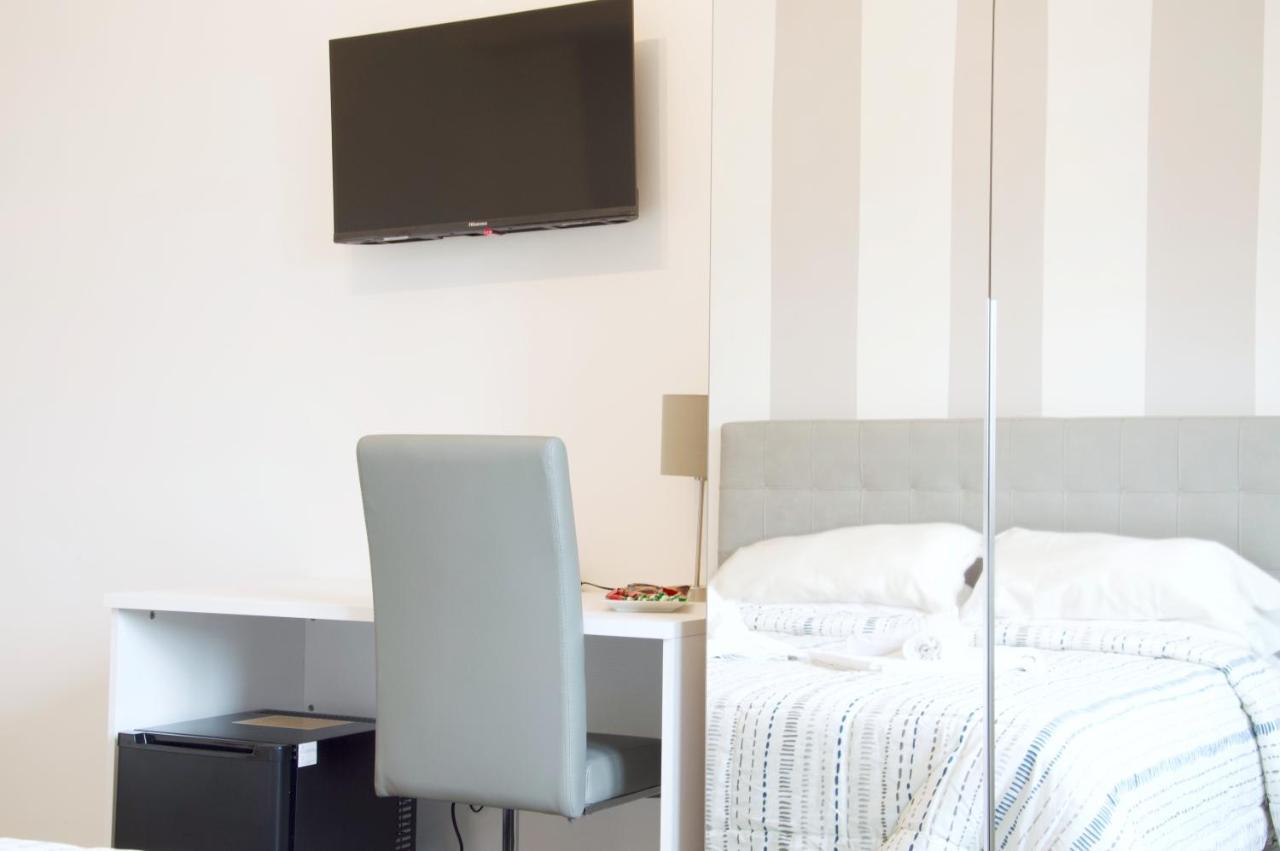 Minerva Rooms Pavia Exterior foto